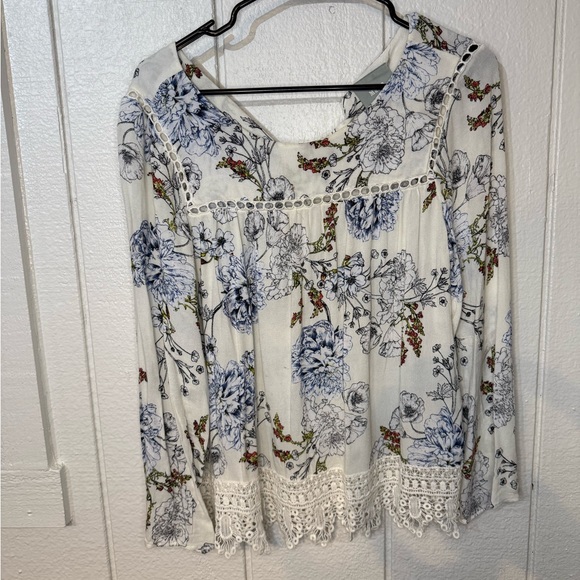 Maeve Southern Belle White and Blue Floral Blouse SZ MED Anthropologie - Picture 3 of 6